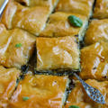 Suolaiset quiche-piirakat, piirakat ja filoleivonnaiset
